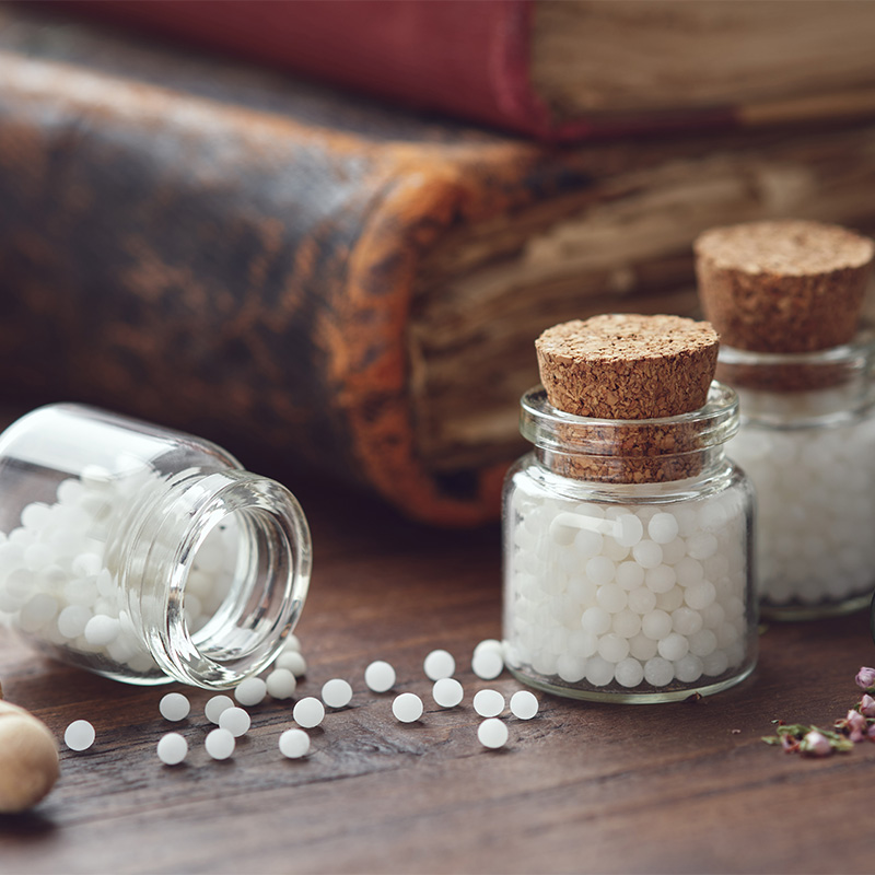 Homöopathische Folgebehandlung mit individueller Mittelverordnung zur Unterstützung bei akuten und chronischen Erkrankungen.