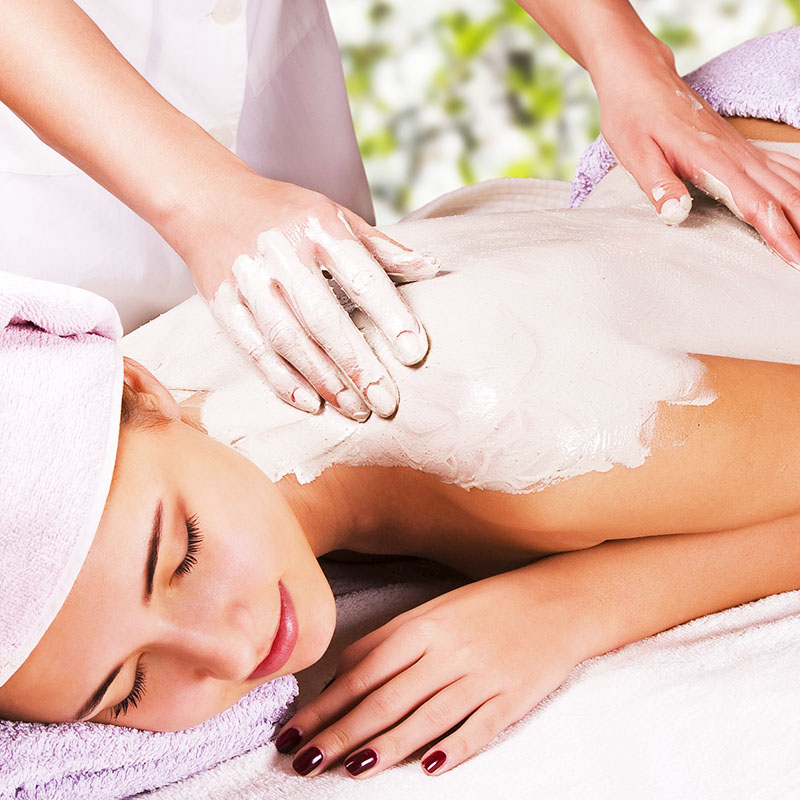 Treatment with Rügen healing chalk in a private hammam for relief of muscle and skin issues and detox support.