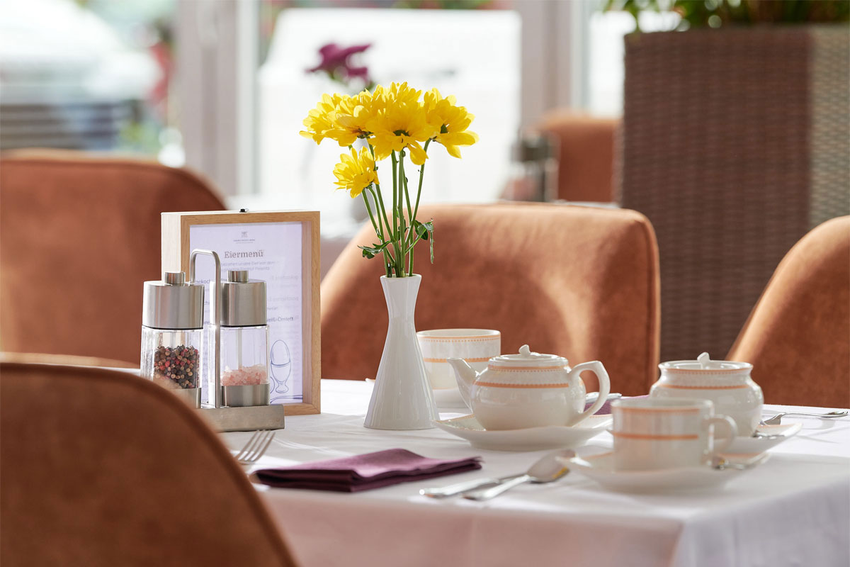 Set table at Restaurant Ruiani perfect for an afternoon coffee and cake at the Grand Hotel Binz.