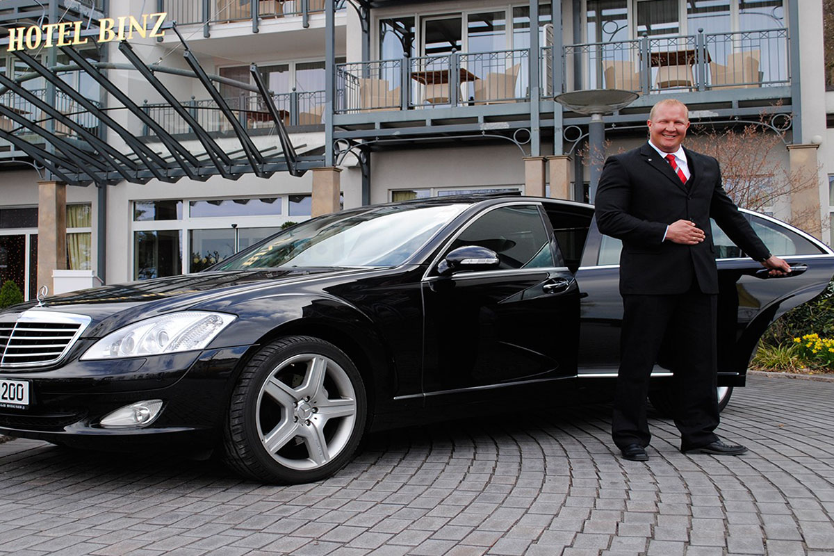 Lassen Sie sich von unserem Shuttle-Service bequem in unser GRAND HOTEL BINZ auf Rügen bringen.